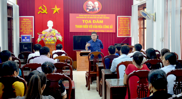 Quang cảnh buổi tọa đàm.