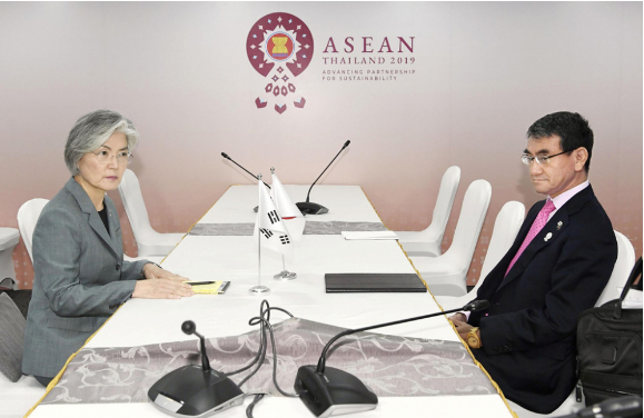 Ngoại trưởng Nhật-Hàn gặp nhau bên lề Hội nghị ASEAN không kết quả.