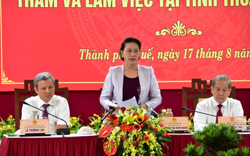 Chủ tịch QH Nguyễn Thị Kim Ngân phát biểu kết luận buổi làm việc.