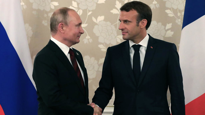 Hai nhà lãnh đạo Nga và Pháp gặp gỡ bên lề Hội nghị thượng đỉnh G20 ở Nhật Bản.