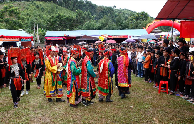 Trang phục truyền thống được sử dụng trong lễ hội của người Dao đỏ.(Ảnh: Thanh Miền)