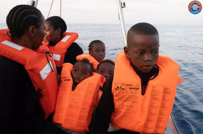 Người di cư được cứu ở bờ biển Libya.