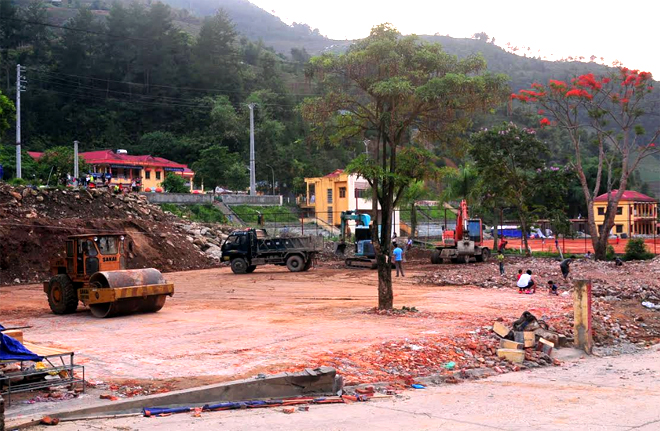 Các đơn vị xây dựng trên địa bàn huyện Mù Cang Chải đang đẩy nhanh tiến độ thi công công trình.