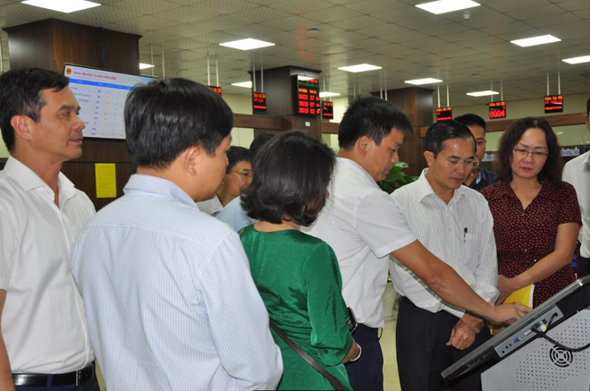 Đoàn công tác tỉnh Nghệ An tham quan Trung tâm Phục vụ hành chính công tỉnh Yên Bái.