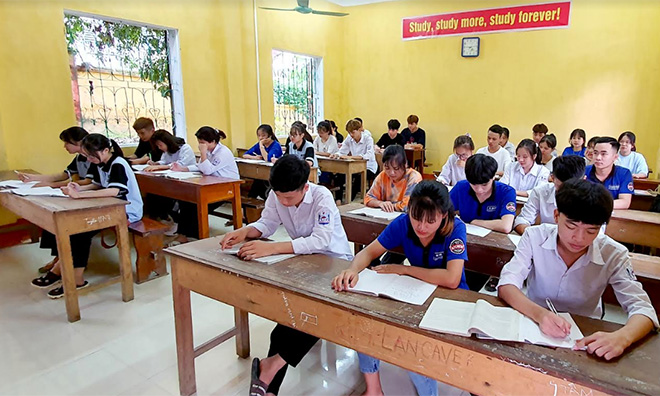 Giờ ôn tập môn Ngữ Văn của học sinh Trường THPT Hoàng Văn Thụ, huyện Lục Yên.