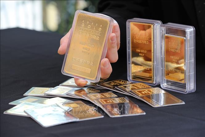 Vàng miếng được bán tại Sàn giao dịch vàng ở Seoul, Hàn Quốc.