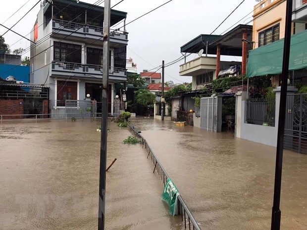 Mưa lớn gây ngập lụt ở khu 1, phường Cao Xanh, thành phố Hạ Long.