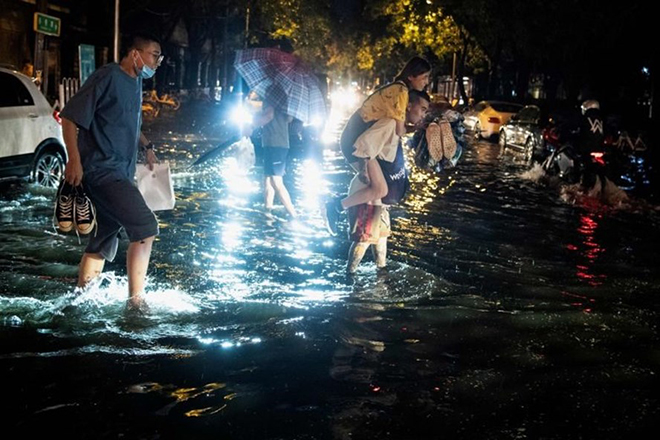 Cơn mưa đột ngột ở Bắc Kinh gây ngập lụt hôm 9.8.
