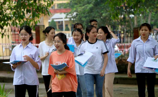 Examinees leave a test venue at the province’s boarding high school for ethnic students after completing the test on natural sciences/social sciences.