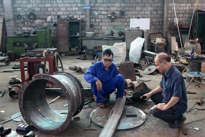 Công ty chế tạo các máy móc phục vụ sản xuất nông - lâm nghiệp do ông Vũ Hữu Lê làm giám đốc đã tạo nhiều công ăn việc làm cho lao động địa phương. (Ảnh: Minh Huyền)
