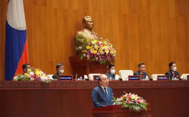 Chủ tịch nước Nguyễn Xuân Phúc là lãnh đạo nước ngoài đầu tiên phát biểu tại Nhà Quốc hội mới của Lào