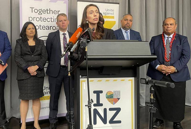 Được hỗ trợ bởi các nhà lập pháp, Thủ tướng New Zealand Jacinda Ardern có bài phát biểu vào ngày hôm nay (12 tháng 8), tại Wellington. Bà Ardern đã công bố kế hoạch bắt đầu mở lại biên giới New Zealand một cách thận trọng cho du khách quốc tế từ đầu năm tới.