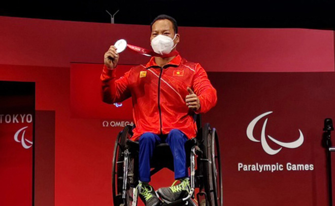 Lê Văn Công giành huy chương cho Thể thao Việt Nam tại Paralympic 2020.