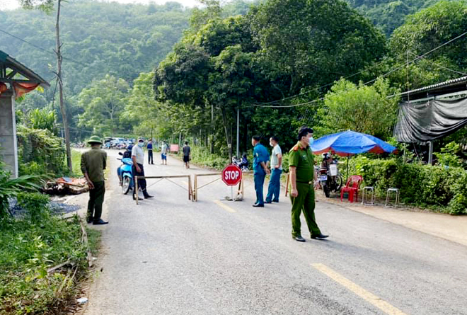 Chốt kiểm dịch trên đèo Lũng Lô, xã Thượng Bằng La, huyện Văn Chấn, tỉnh Yên Bái, nơi tiếp giáp với huyện Phù Yên, tỉnh Sơn La.