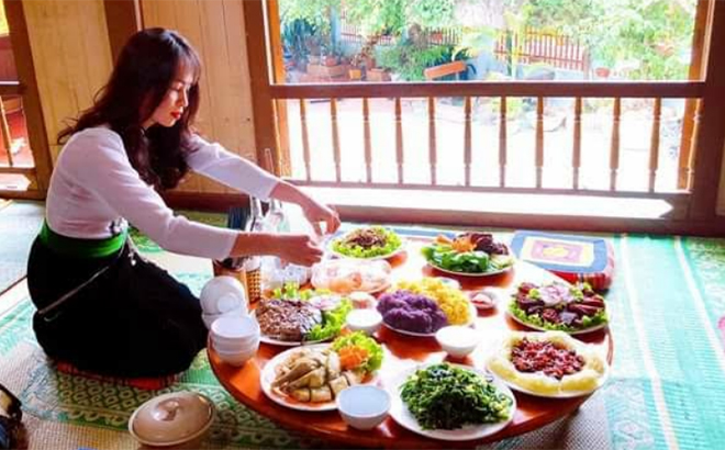 Homestay Luật Phượng ở thôn Đêu 2, xã Nghĩa An, thị xã Nghĩa Lộ tăng cường kinh doanh ẩm thực trong lúc tạm dừng đón khách du lịch.