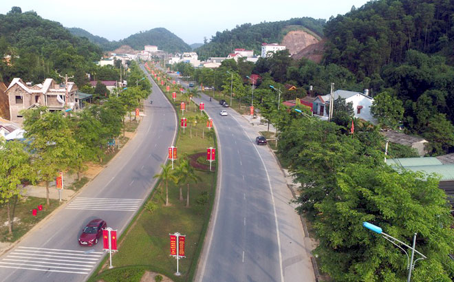 The gateway road to Yen Bai city