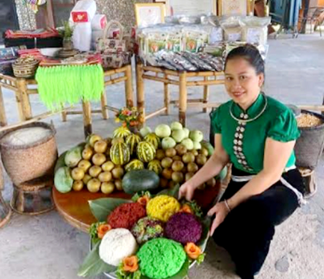 The family of Ha Thi Chinh in Deu 2 village, Nghia An commune develop homestay tourism model.
