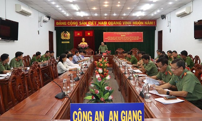 Quang cảnh cuộc họp.