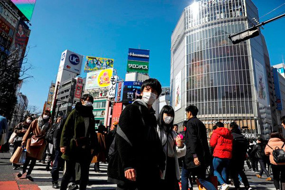 Người dân tại khu trung tâm mua sắm, vui chơi hàng đầu Shibuya, Tokyo, Nhật Bản