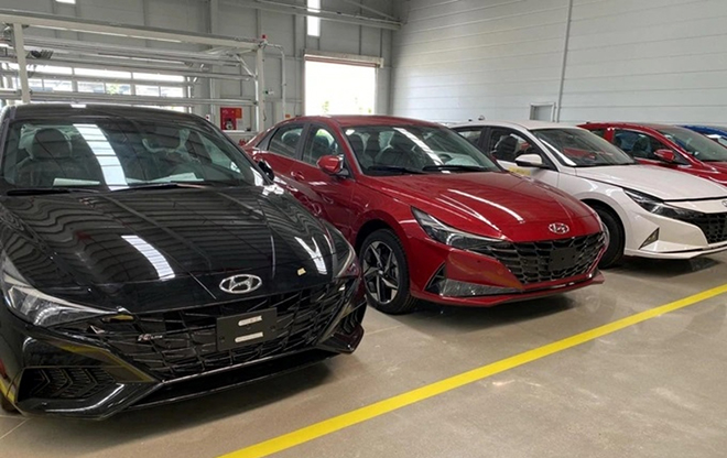 Các xe Hyundai Elantra trong khuôn viên nhà máy