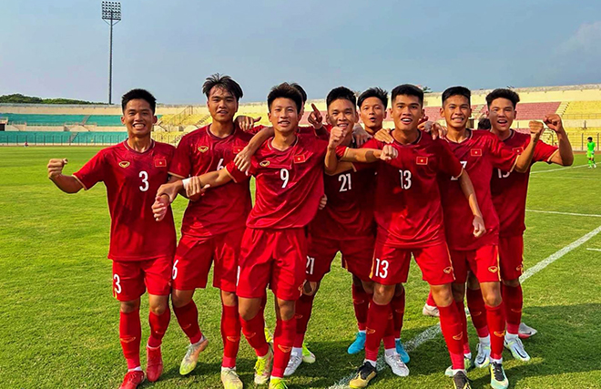 Tấm vé đi tiếp vào bán kết cho đội nhì bảng có thành tích tốt nhất được trao cho U16 Việt Nam. Ảnh: VFF.