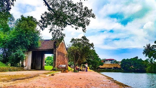 Khám phá những ngôi làng cổ truyền tuyệt đẹp nhất Việt Nam qua những bức ảnh sống động và đẹp mắt. Xem ảnh để đắm mình vào cảnh quan tuyệt đẹp và trải nghiệm hành trình khám phá văn hóa Việt Nam bên cạnh những người dân thân thiện.
