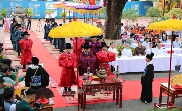 The “Fan-Giving Ritual” is usually held in the Doan Ngo Festival.