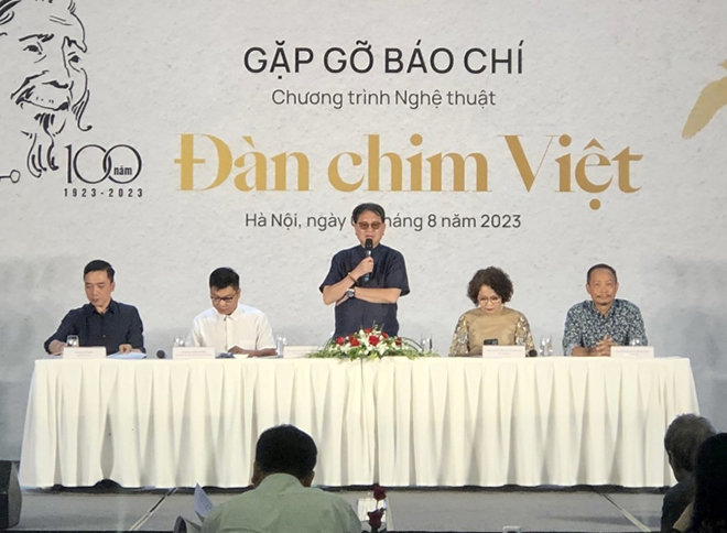 Chủ tịch Hội Nhạc sĩ Việt Nam Nguyễn Đức Trịnh giới thiệu chương trình nghệ thuật 