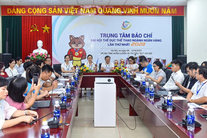 Quang cảnh buổi họp báo.