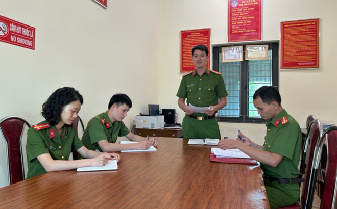Đồng chí Trịnh Quốc Hưng - Trưởng Công an xã Việt Cường triển khai công tác đảm bảo an ninh trật tự dịp Quốc khánh 2/9.