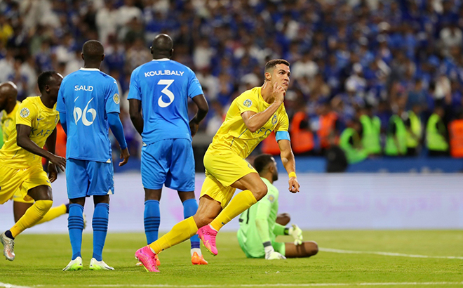 Ronaldo toả sáng rực rỡ với cú đúp trong trận chung kết giúp Al Nassr lội ngược dòng thắng Al Hilal