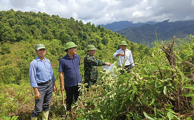 Lãnh đạo huyện Mù Cang Chải kiểm tra công tác giải phóng mặt bằng xây dựng khu tái định cư cho người dân bị ảnh hưởng thiên tai