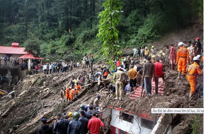 Hiện trường vụ sập ngôi đền Hindu tại thủ phủ Shimla, bang Himachal Pradesh, Ấn Độ