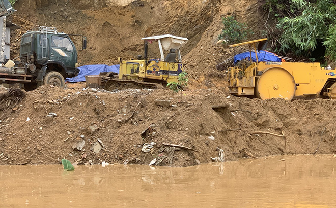 Các đơn vị thi công chủ động các phương án để ứng phó khi có tình huống, đặc biệt là bố trí lực lượng xung kích, vật tư phương tiện tại chỗ để kịp thời triển khai ứng cứu khi có yêu cầu.