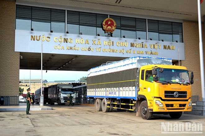 Từ ngày 21-8, tỉnh Lào Cai triển khai cửa khẩu số tại Kim Thành, nhằm rút ngắn thời gian và chi phí thông quan xuất, nhập khẩu hàng hóa cho doanh nghiệp.