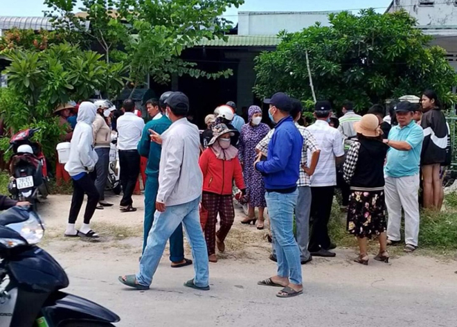 Hàng xóm bàng hoàng phát hiện 4 mẹ con chết trong ngôi nhà.