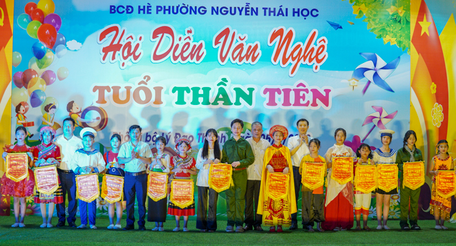 Hội diễn văn nghệ sôi nổi của thiếu niên nhi đồng phường Nguyễn Thái Học, thành phố Yên Bái.