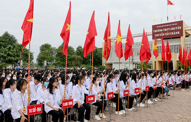 Lễ khai giảng năm học mới 2022 - 2023 tại Trường THPT CHuyên Nguyễn Tất Thành, thành phố Yên Bái