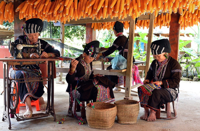 Bảo tồn, phát huy các loại hình văn hóa truyền thống của dân tộc Lự trên địa bàn tỉnh Lai Châu