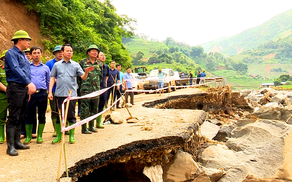 Đồng chí Bí thư Tỉnh ủy Đỗ Đức Duy chỉ đạo công tác khắc phục hậu quả thiên tai tại xã Hồ Bốn, huyện Mù Cang Chải xảy ra hồi tháng 8/2023.