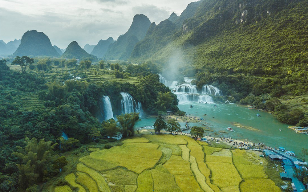 Thác Bản Giốc ở biên giới Việt - Trung nằm trong Công viên địa chất toàn cầu UNESCO Non nước Cao Bằng.