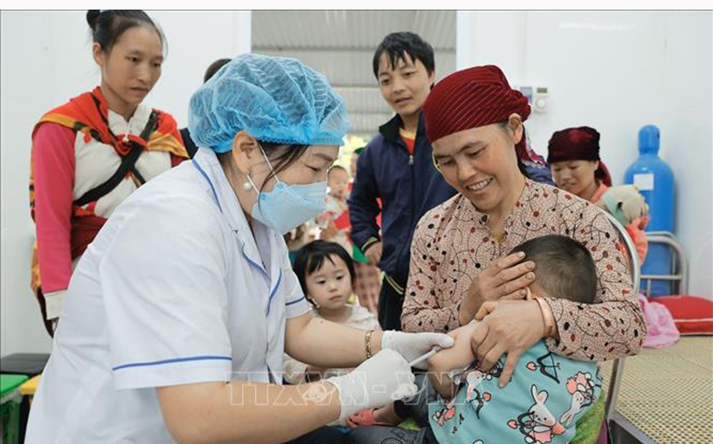 Tiêm vaccine là biện pháp ngăn ngừa dịch bùng phát.