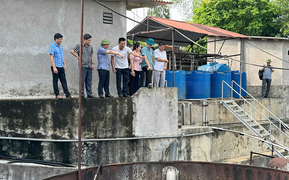 Đoàn đại biểu Quốc hội tỉnh Yên Bái đã đi kiểm tra việc thực hiện chính sách, pháp luật bảo vệ môi trường trong hoạt động chăn nuôi và chế biến nông – lâm sản tại một số cơ sở, doanh nghiệp trên địa bàn