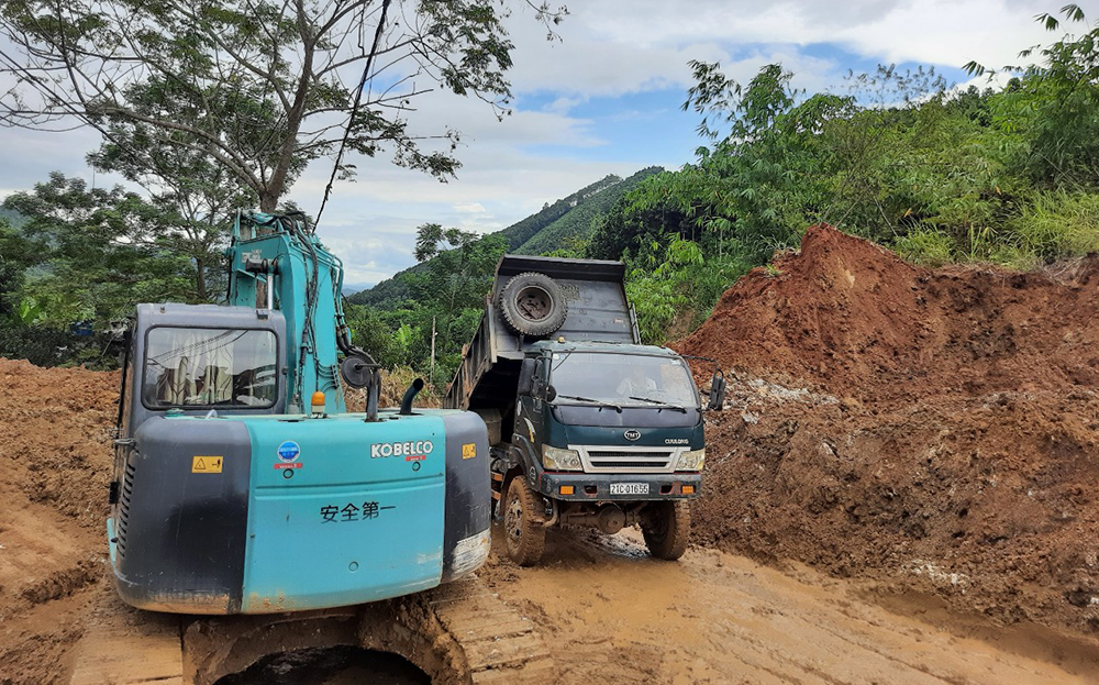 Do mưa lớn từ đêm 13 đến ngày 15/8, tuyến đường tỉnh 164 (An Bình - Lâm Giang), đoạn qua địa phận thôn Khe Trang, xã An Bình, huyện Văn Yên, tỉnh Yên Bái đã bị sạt lở nghiêm trọng taluy dương tại vị trí Km4+800, gây ách tắc giao thông nghiêm trọng với các xã Lâm Giang, An Bình, Lang Thíp (Văn Yên) và kết nối Văn Yên với huyện Bảo Yên, tỉnh Lào Cai.