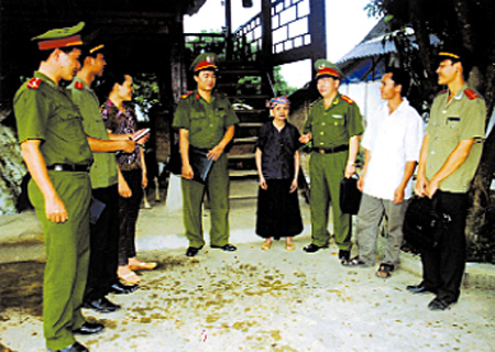 Công an huyện Văn Chấn triển khai phong trào toàn dân bảo vệ an ninh Tổ quốc vùng đồng bào dân tộc.
