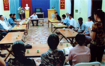 Một buổi sinh hoạt định kỳ của Chi bộ 3, Đảng bộ thị trấn Yên Bình.
