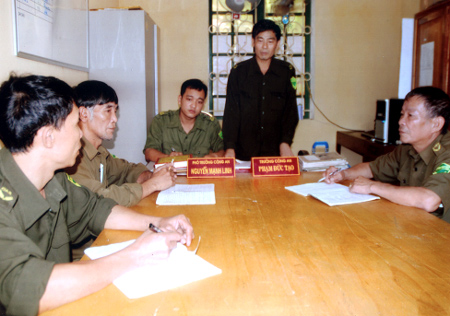 Công an thị trấn Thác Bà bàn phương án đấu tranh phòng, chống tội phạm ma tuý trên địa bàn.
