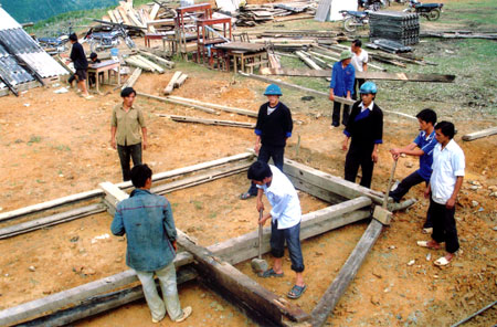 Điểm trường Tà Chí Cao đã được người dân trong thôn, trong xã dựng lên trên nền đất an toàn.