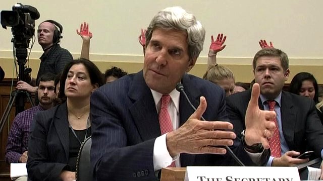 Ngoại trưởng Mỹ Kerry cho rằng nếu không tấn công Syria, nguy cơ còn lớn hơn.