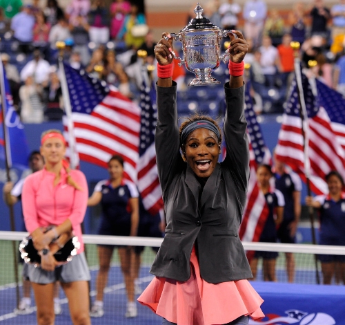 Serena Williams lần thứ 17 nâng cao danh hiệu vô địch grand slam sau khi thắng Azarenka trận chung kết US Open.